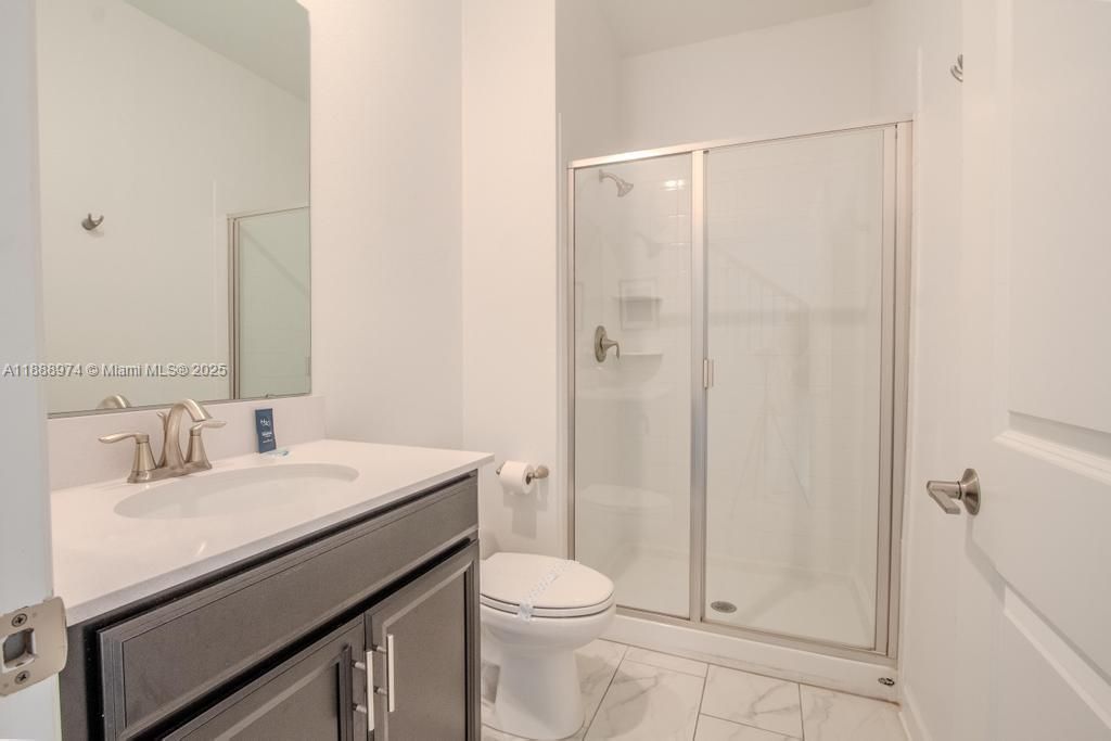 En Venta: $430,000 (4 camas, 3 baños, 1914 Pies cuadrados)