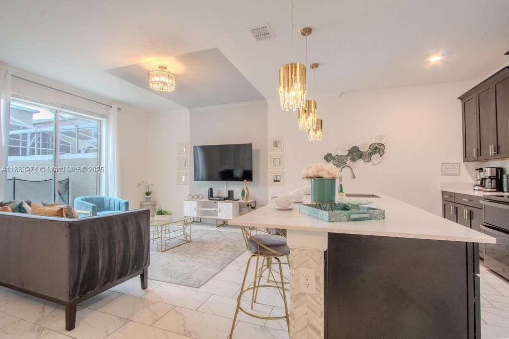 En Venta: $430,000 (4 camas, 3 baños, 1914 Pies cuadrados)