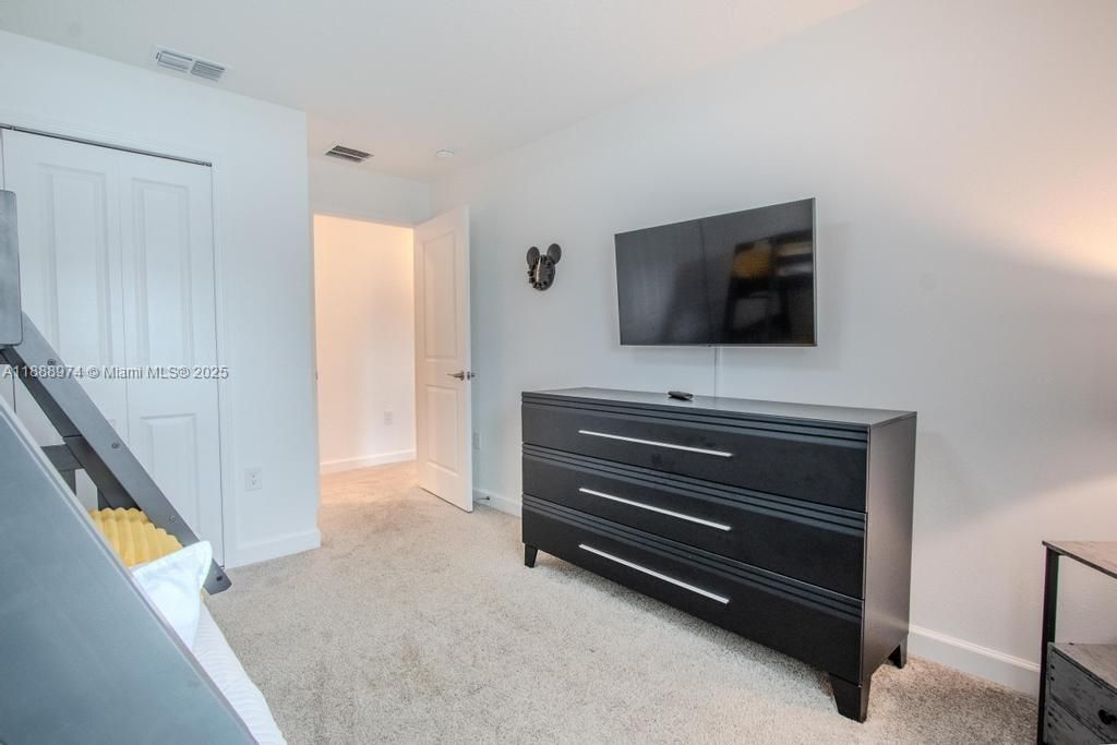 En Venta: $430,000 (4 camas, 3 baños, 1914 Pies cuadrados)