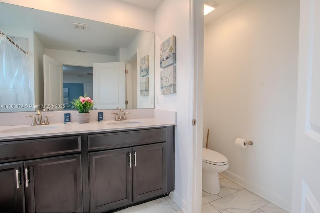 En Venta: $430,000 (4 camas, 3 baños, 1914 Pies cuadrados)