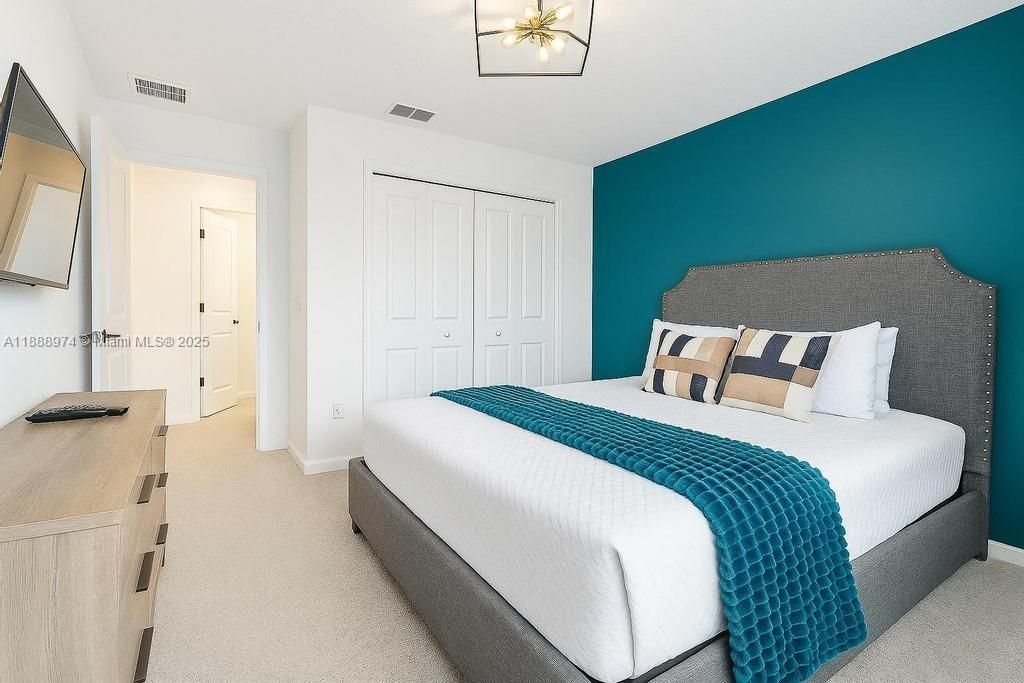 En Venta: $430,000 (4 camas, 3 baños, 1914 Pies cuadrados)