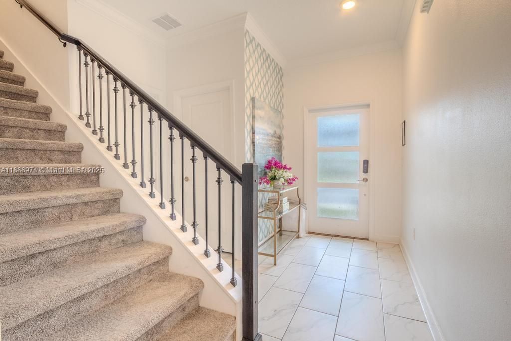 En Venta: $430,000 (4 camas, 3 baños, 1914 Pies cuadrados)