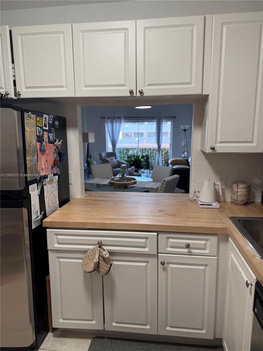 待售: $245,000 (1 贝兹, 1 浴室, 817 平方英尺)