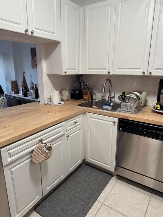 待售: $245,000 (1 贝兹, 1 浴室, 817 平方英尺)