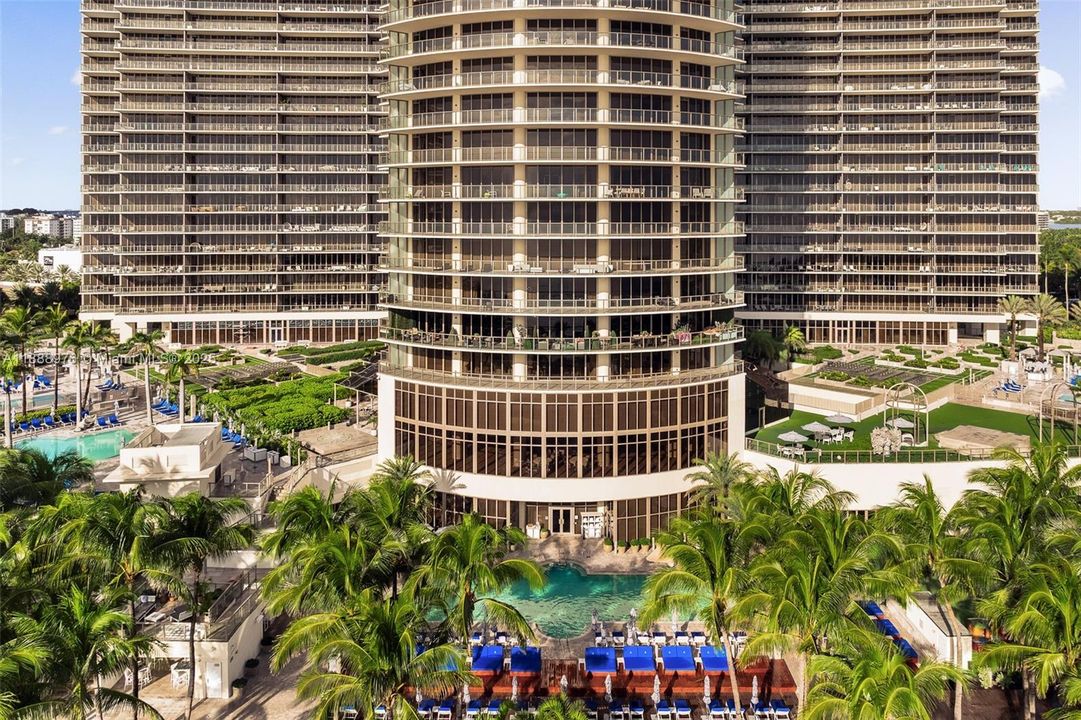 For Sale: $7,000,000 (2 beds, 2 baths, 2721 Square Feet)