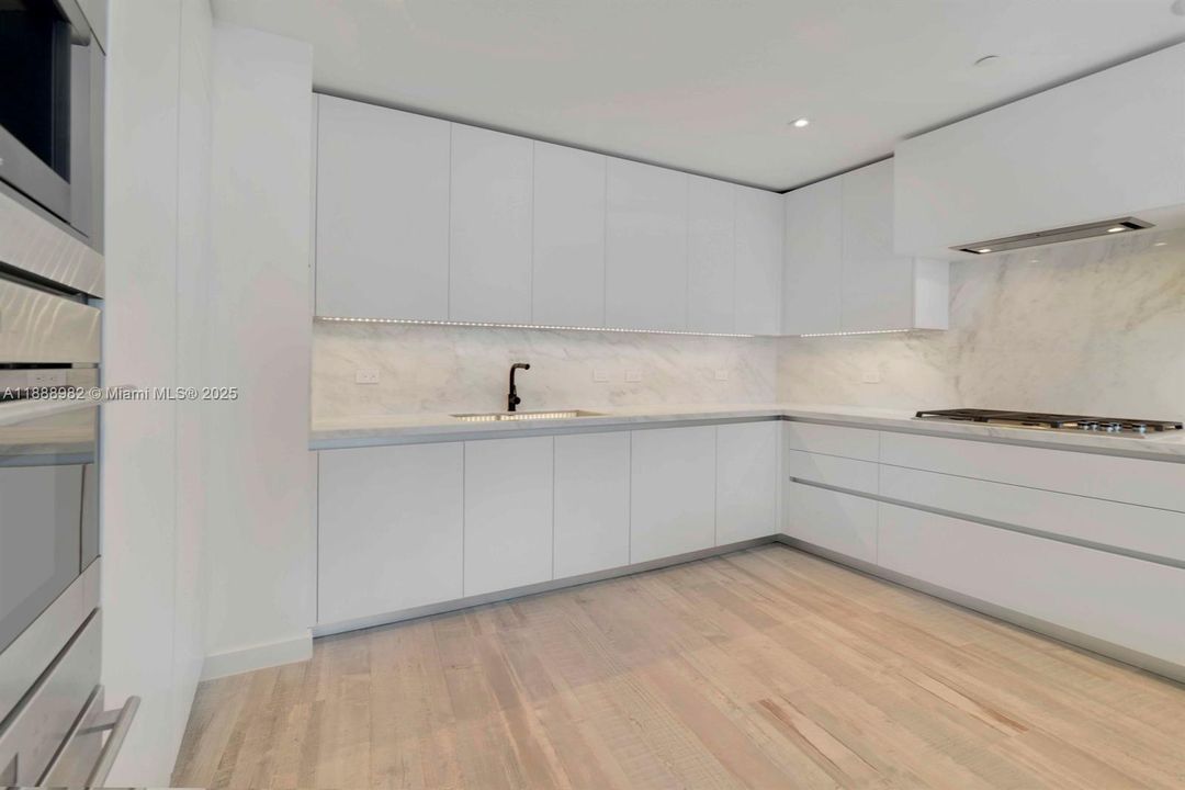 For Sale: $3,950,000 (3 beds, 3 baths, 2661 Square Feet)