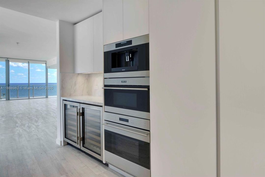 For Sale: $3,950,000 (3 beds, 3 baths, 2661 Square Feet)