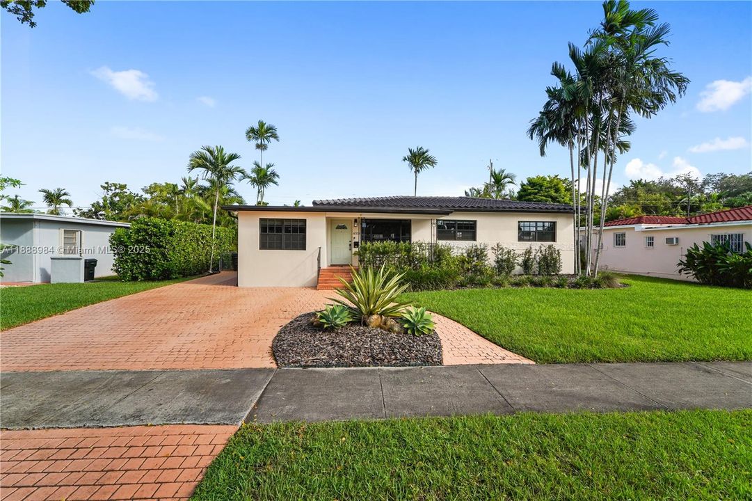 Active With Contract: $4,500 (3 beds, 2 baths, 1676 Square Feet)