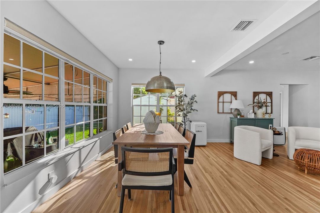 Active With Contract: $4,500 (3 beds, 2 baths, 1676 Square Feet)