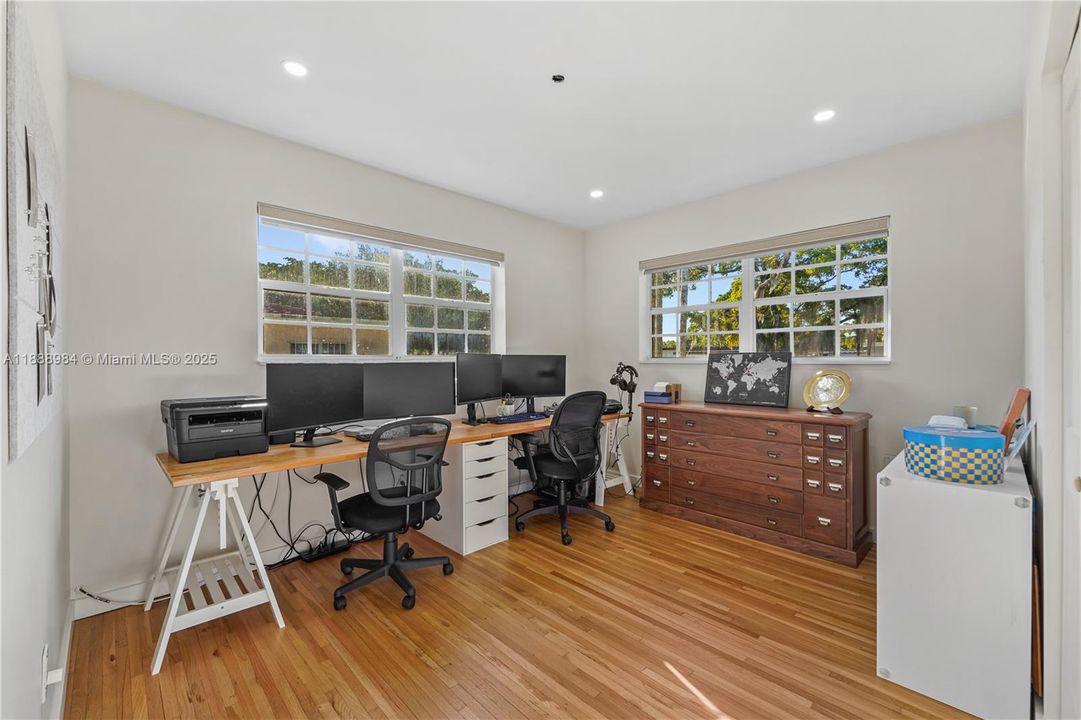 Active With Contract: $4,500 (3 beds, 2 baths, 1676 Square Feet)