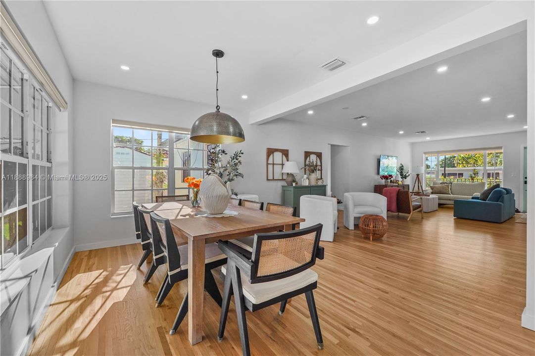 Active With Contract: $4,500 (3 beds, 2 baths, 1676 Square Feet)