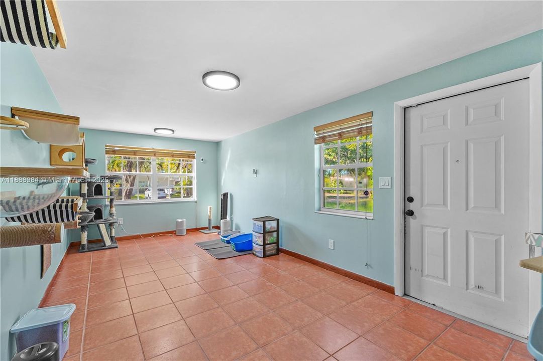 Active With Contract: $4,500 (3 beds, 2 baths, 1676 Square Feet)