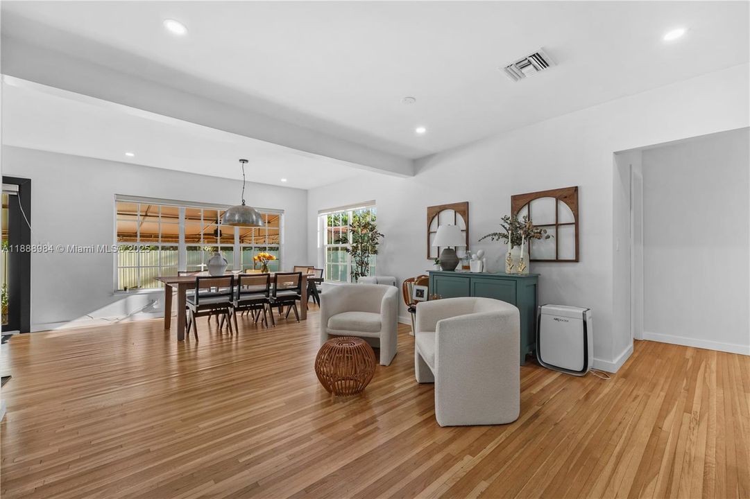 Active With Contract: $4,500 (3 beds, 2 baths, 1676 Square Feet)