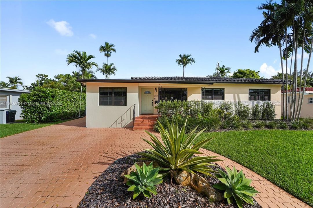 Active With Contract: $4,500 (3 beds, 2 baths, 1676 Square Feet)