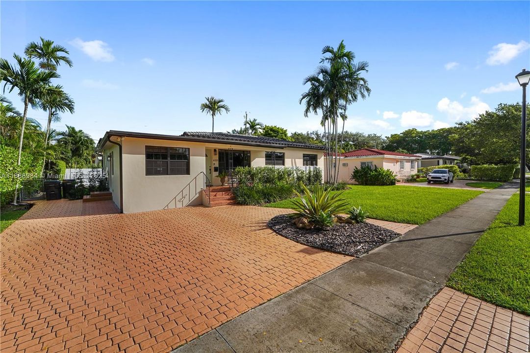 Active With Contract: $4,500 (3 beds, 2 baths, 1676 Square Feet)