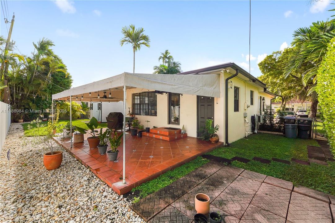 Active With Contract: $4,500 (3 beds, 2 baths, 1676 Square Feet)