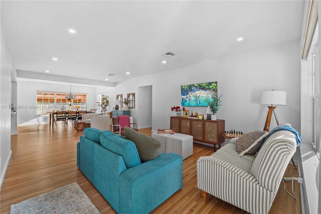 Active With Contract: $4,500 (3 beds, 2 baths, 1676 Square Feet)