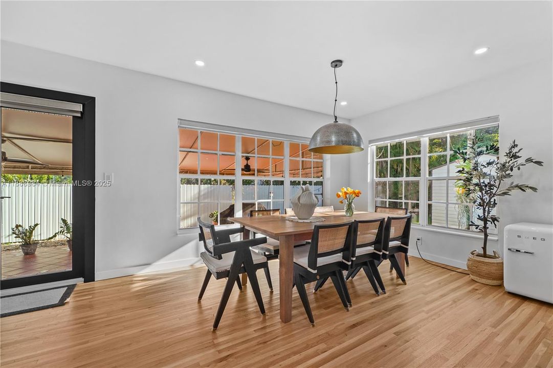 Active With Contract: $4,500 (3 beds, 2 baths, 1676 Square Feet)