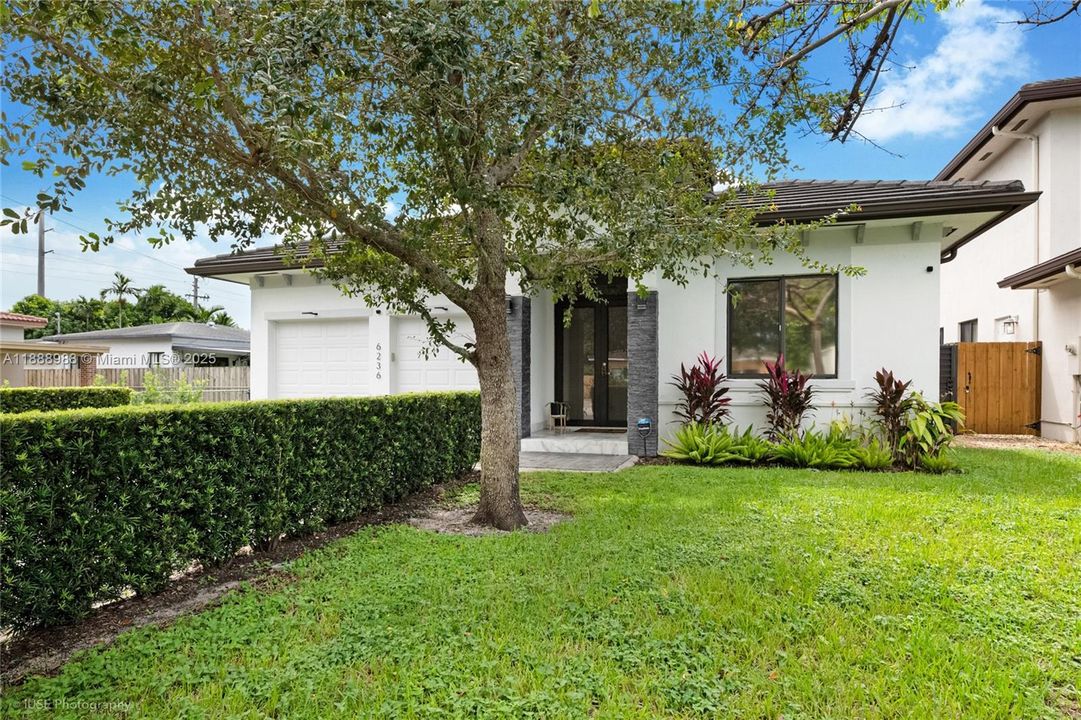 For Rent: $10,750 (4 beds, 3 baths, 2094 Square Feet)