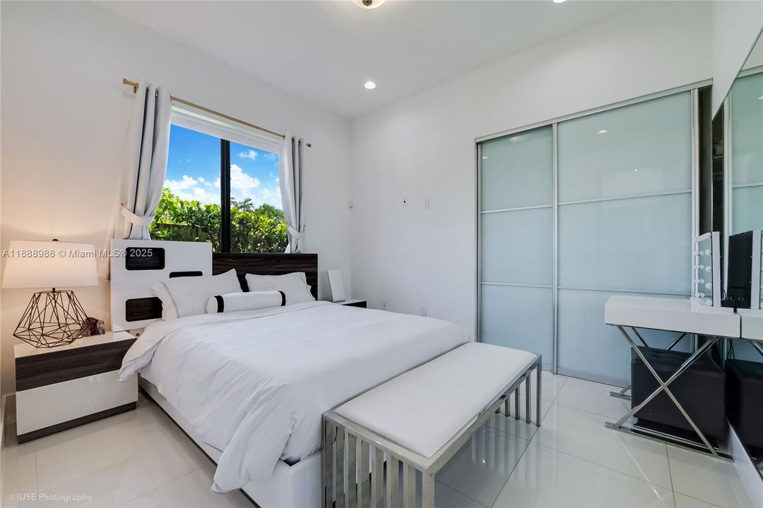 For Rent: $10,750 (4 beds, 3 baths, 2094 Square Feet)