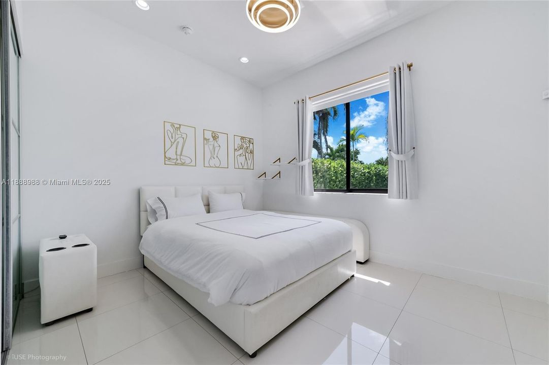 For Rent: $10,750 (4 beds, 3 baths, 2094 Square Feet)