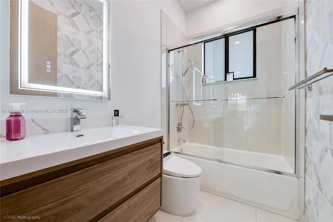 For Rent: $10,750 (4 beds, 3 baths, 2094 Square Feet)