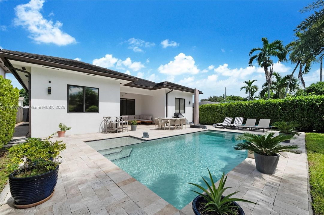 For Rent: $10,750 (4 beds, 3 baths, 2094 Square Feet)