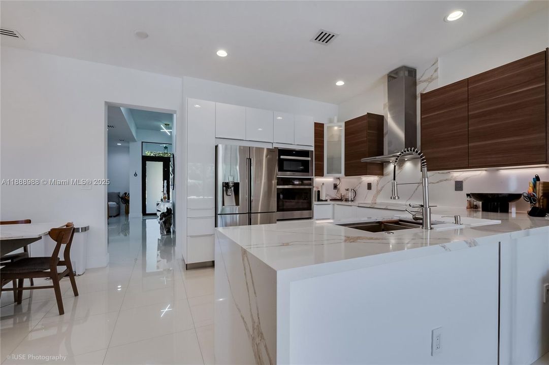 For Rent: $10,750 (4 beds, 3 baths, 2094 Square Feet)