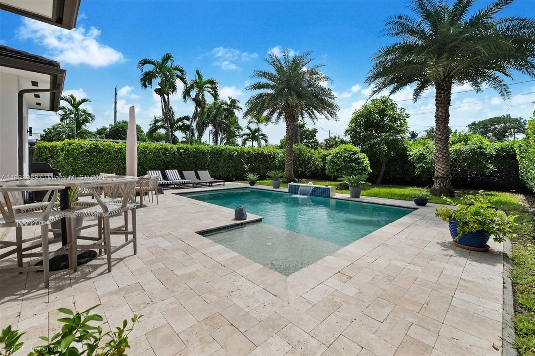 For Rent: $10,750 (4 beds, 3 baths, 2094 Square Feet)