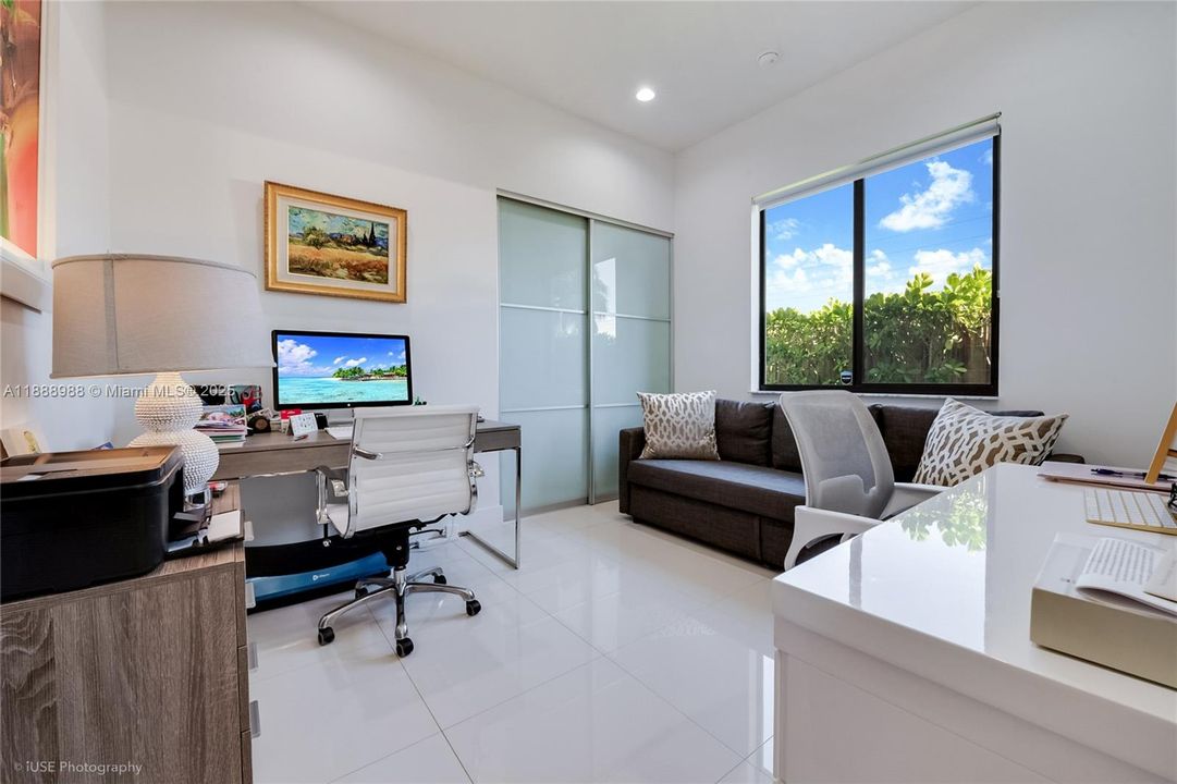 For Rent: $10,750 (4 beds, 3 baths, 2094 Square Feet)