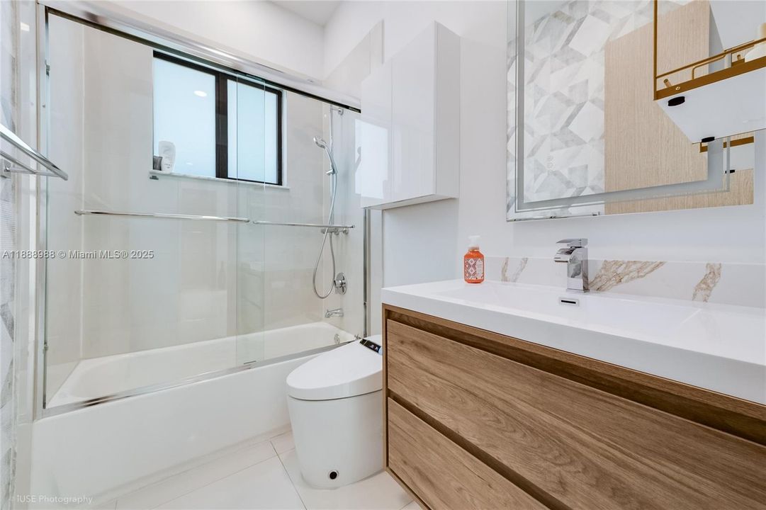 For Rent: $10,750 (4 beds, 3 baths, 2094 Square Feet)