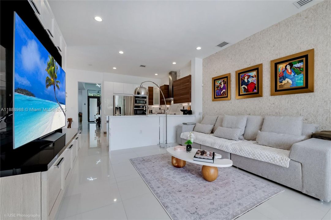 For Rent: $10,750 (4 beds, 3 baths, 2094 Square Feet)