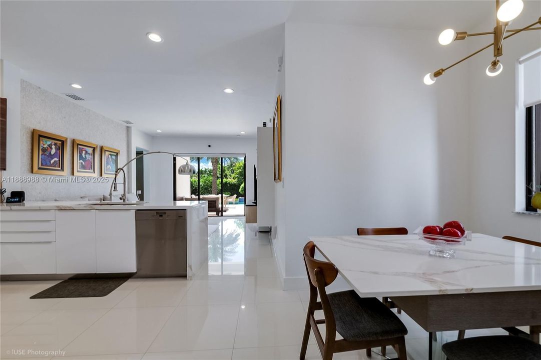 For Rent: $10,750 (4 beds, 3 baths, 2094 Square Feet)