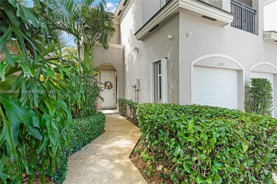 En Venta: $884,500 (3 camas, 3 baños, 2211 Pies cuadrados)