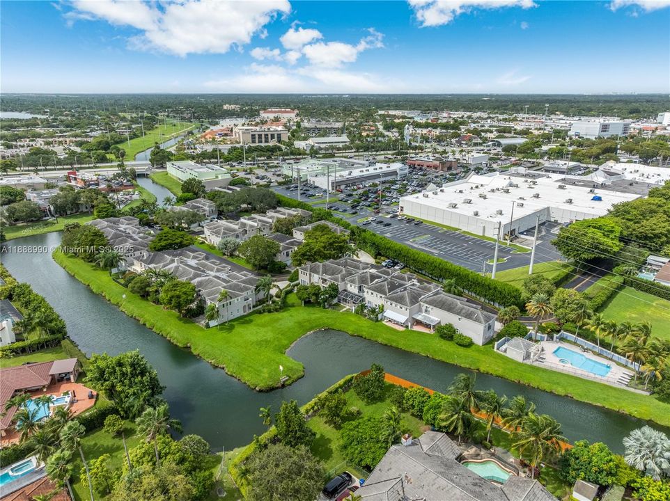 En Venta: $884,500 (3 camas, 3 baños, 2211 Pies cuadrados)