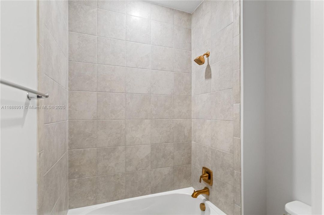 For Rent: $6,500 (5 beds, 3 baths, 2502 Square Feet)