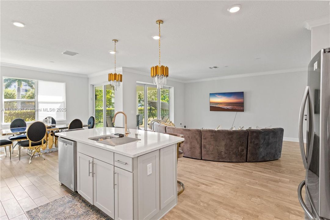 For Rent: $6,500 (5 beds, 3 baths, 2502 Square Feet)