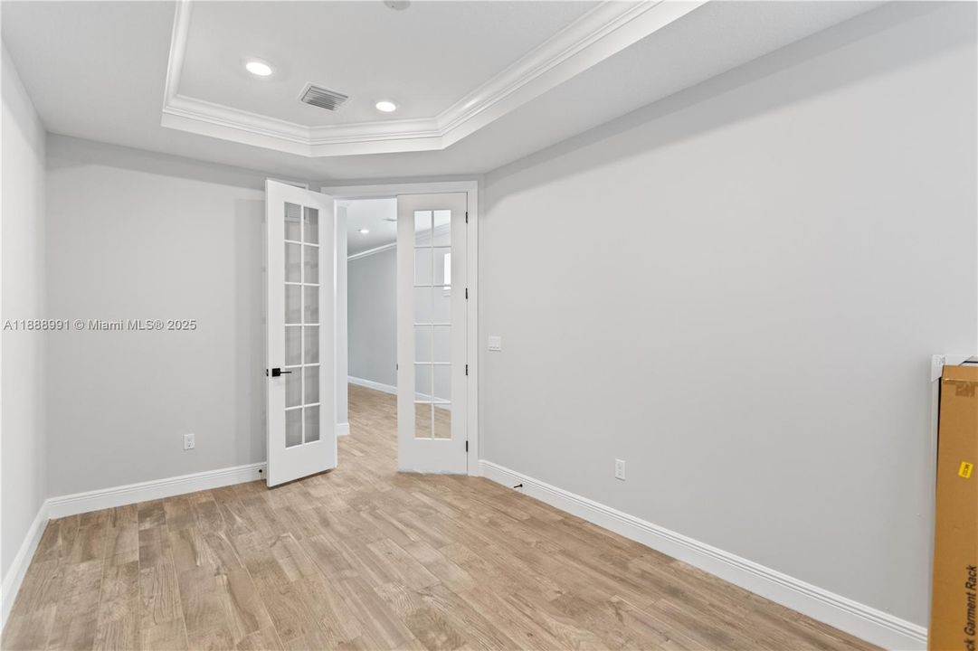 For Rent: $6,500 (5 beds, 3 baths, 2502 Square Feet)