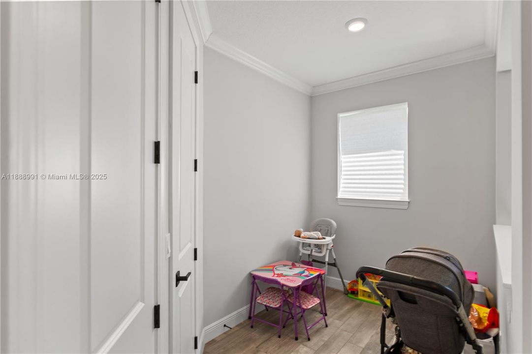 For Rent: $6,500 (5 beds, 3 baths, 2502 Square Feet)