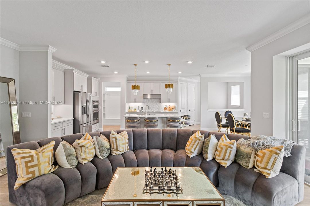 For Rent: $6,500 (5 beds, 3 baths, 2502 Square Feet)