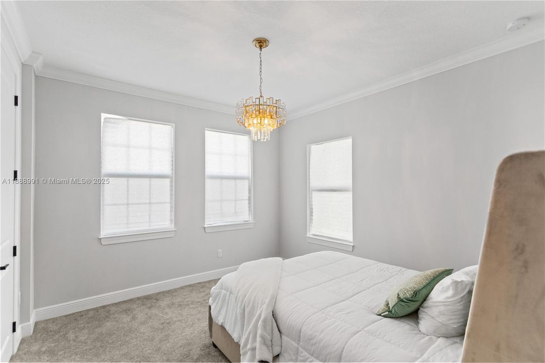 For Rent: $6,500 (5 beds, 3 baths, 2502 Square Feet)