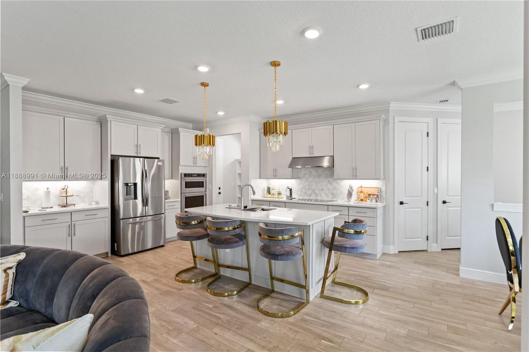 For Rent: $6,500 (5 beds, 3 baths, 2502 Square Feet)