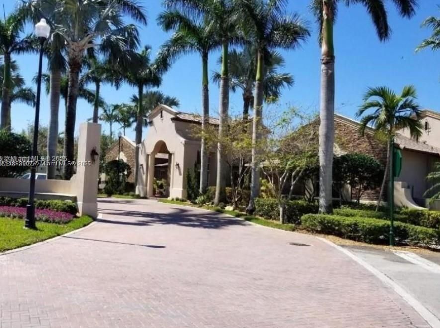 Active With Contract: $2,000 (3 beds, 2 baths, 1196 Square Feet)