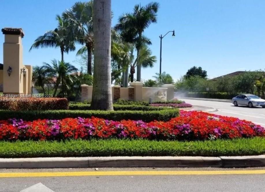 Active With Contract: $2,000 (3 beds, 2 baths, 1196 Square Feet)