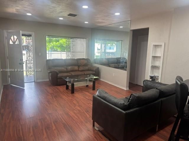 For Sale: $600,000 (3 beds, 2 baths, 1362 Square Feet)