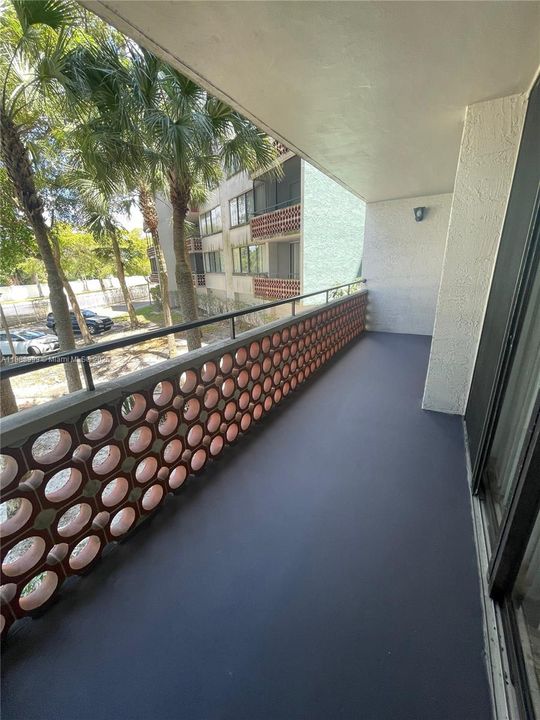 Active With Contract: $1,400 (1 beds, 1 baths, 543 Square Feet)