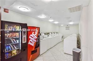 Active With Contract: $1,400 (1 beds, 1 baths, 543 Square Feet)