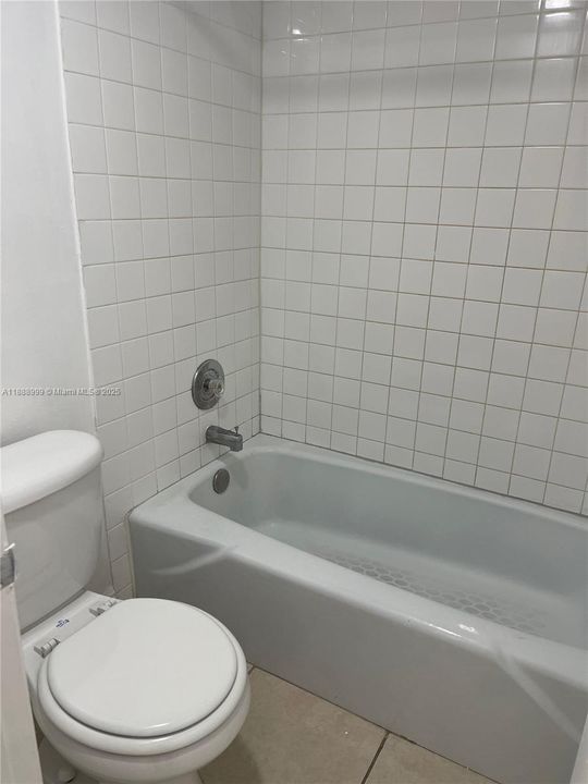 Active With Contract: $1,400 (1 beds, 1 baths, 543 Square Feet)