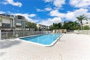 Active With Contract: $1,400 (1 beds, 1 baths, 543 Square Feet)