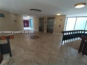 Active With Contract: $1,400 (1 beds, 1 baths, 543 Square Feet)